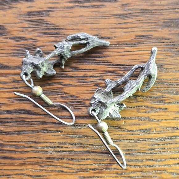 Vintage daffodil earrings with inset stone. - Picture 4 of 5